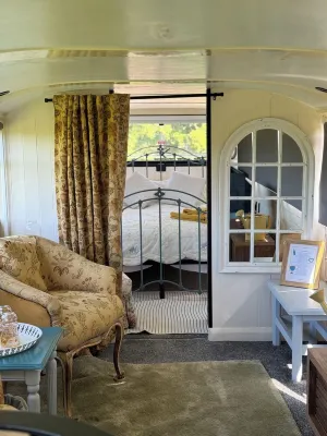 The Bus On The HillStay in total peace in Devon, home of 2 moors and 2 shores Hotels near Hay Park