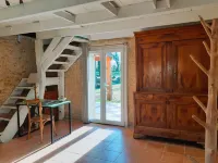 Gîte with Swimming Pool at les Ormeaux, Charming Location, Calm and Greenery, Sleeps 10,  . 尚邦住宿飯店