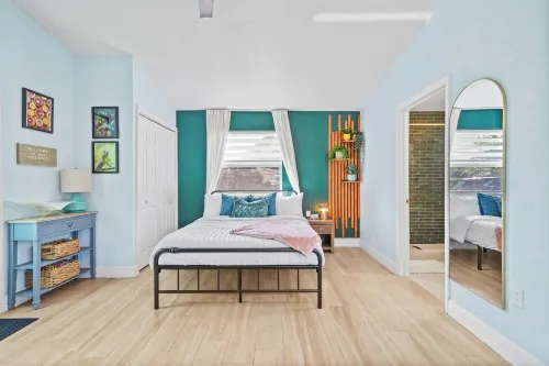 Cozy Stay •Near Hard Rock Stadium • Private Serene Backyard