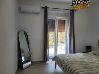 Modern apartment right on the beach فنادق في ثاسوس