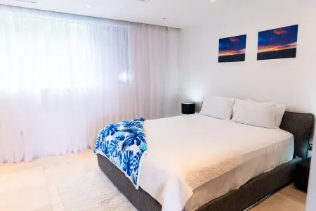 Cosy One-bedroom Contemporary Condo Отели в г. Lance aux Epines