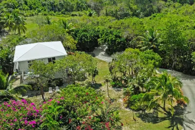 Trident Cottage 2 Bedroom Cottage Hotels in 