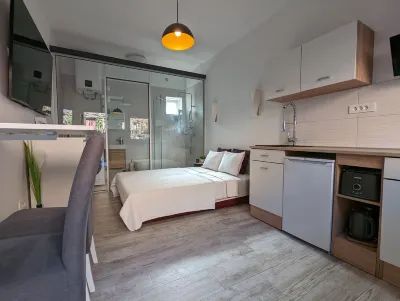 Cozy Studio w/ Floor Heating, 65'' TV, Washer-Dryer & Patio Hotels in Maksimir