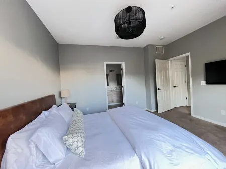 Pet-Friendly Townhome in Park City with Resort Views, Hot Tub, 2 Bed & 2 Bath