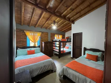 Cerca a filandia, parque del cafe, panca y parque los arrieros