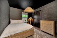 Charming 3-bedroom Modern Rustic Retreat on 1 acre Hotels in Keller