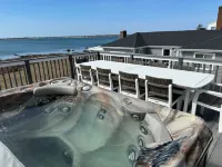 Beautiful Ocean Front House with Private Beach, Hot Tub and Spectacular Sunsets Hotels in Fairhaven