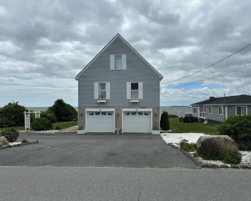 Beautiful Ocean Front House with Private Beach, Hot Tub and Spectacular Sunsets Hotels in Fairhaven