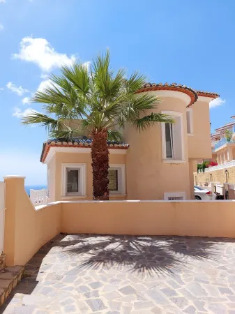 Large detached family home with multiple views at 3 kilometers from Moraira. Отели в г. Бенитачель