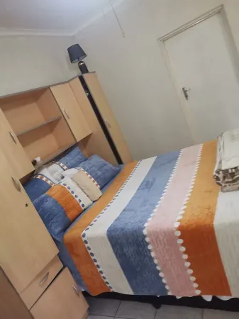 Spacious lodge in beautiful Pietermaritzburg with AC, WiFi Отели в г. Питермарицбург