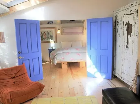 Super Cute Guesthouse in West Petaluma Отели рядом с достопримечательностью «Лагунитас Брюинг Компани»