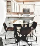 Cozy 2-bedroom apartment in lovely Edinburg with WiFi, AC