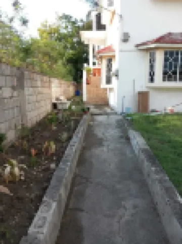 Spacious 5-bedroom estate in serene Spanish Town with WiFi, AC Hotels in 