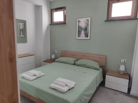 LEGO RED Apart: 2 Double Rooms, 400m from the Sea-SlowTravel,Nature,SmartWorking