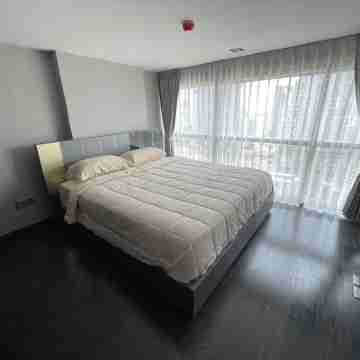 Gorgeous condo in the heart of Bangkok, skytrain Rooms