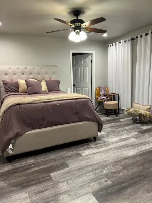 Charming 2-bedroom house with WiFi, AC, Home Office,backyard in lovely Chalmette Отели рядом с достопримечательностью «B & J Seafood»