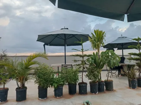 Modern Studio Apartment With a Swimming Pool - Cosy Suites B&B Nairobi Отели в г. Киамбу