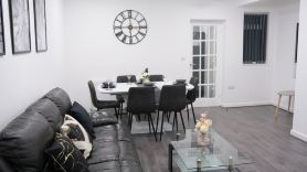 Modern House - 3 Bedrooms - 1 Bath - ManCity