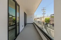 Bright & Spacious in Studio City