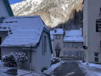 Standing apartment, heart of Bareges village, close to amenities, sleeps 1 to 8 Hotels in Bareges