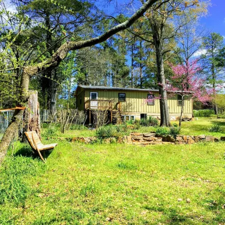 Charming 3-bedroom house, WiFi, AC, in tranquil beautiful Russellville near Lake