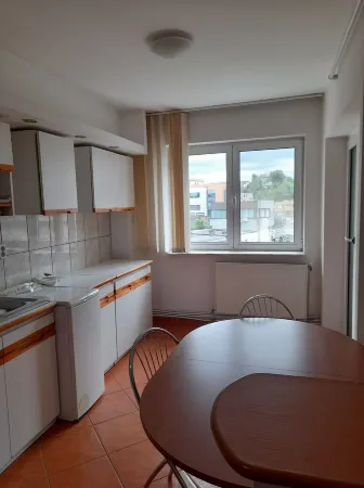 Spacious 4 rooms downtown apartment in Pitesti Отели в г. Питешти