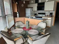 Eagle River Oak Tree House - Charming 2-bedroom house - Sleeps 6 Hotels in Washington
