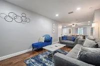 Hot Tub, Gameroom,17 min to Dickies Arena, FirePit!!!!! Hotels in Burleson