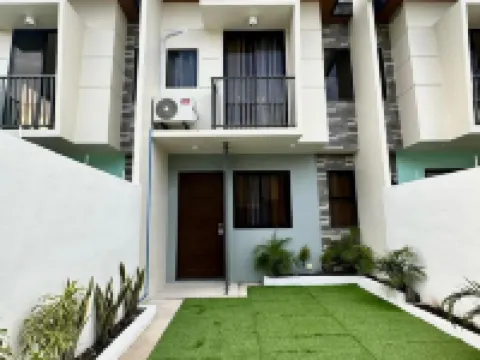Piper's Pad-Cozy 2-bedroom - Near the Airport - Air-Conditioned. WIFI - Kitchen. Hotels in Sibulan