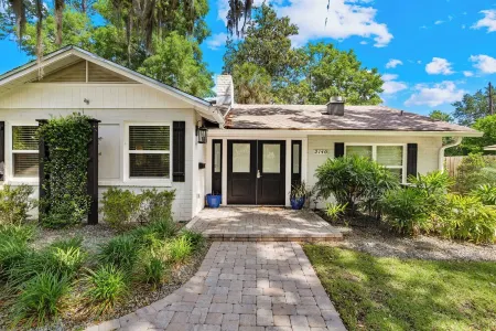 Gator Shack, Luxury Chic!