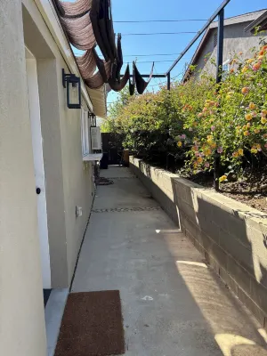 Chic studio with AC and WiFi in vibrant Woodland Hills