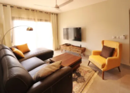 Best value 2 bedroom apartment with pool, netflix and near the beach