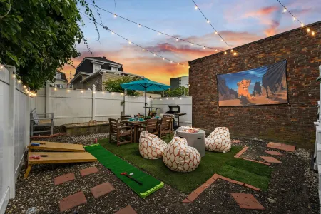 New! Backyard Oasis Free parking GameRoom Min to T