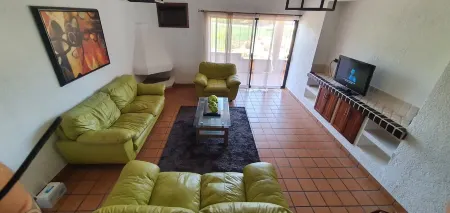 2 bedroom Condo 1 block from the beach Отели рядом с достопримечательностью «Puerto Los Cabos»