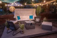 Beautiful 2B garden level w/ private outdoor deck