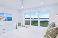 Waterfront Marina Access and Cozy Pool - Luxurious Coastal Retreat