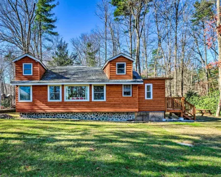 Cozy Tannersville Gem - Ski, Hike, Explore! Hotels in Pocono