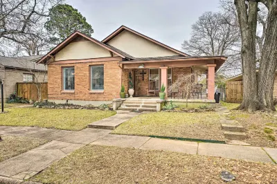 Texarkana Pet-Friendly Pad w/ Fenced Backyard Hotels in der Nähe von Arkansas Convention Center