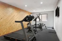 Days Inn by Wyndham Rawlins - Gym