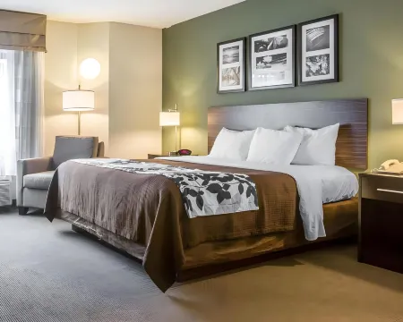 Sleep Inn & Suites Queensbury - Lake George Отели рядом с достопримечательностью «Зона отдыха Герни Лейн»