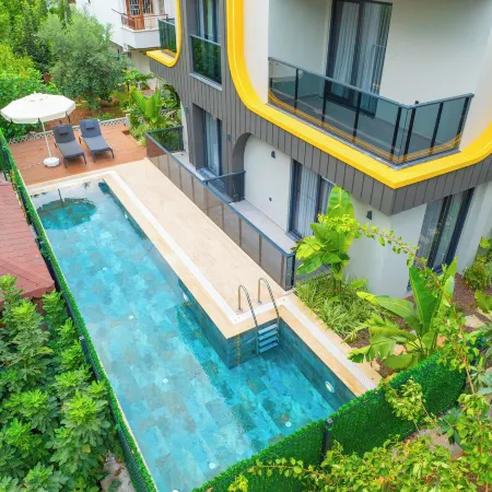 Zeluxe Suite Hotel