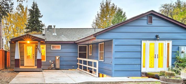 Downtown Anchorage Home, 1 Block to Coastal Trail! Отели в г. Анкоридж