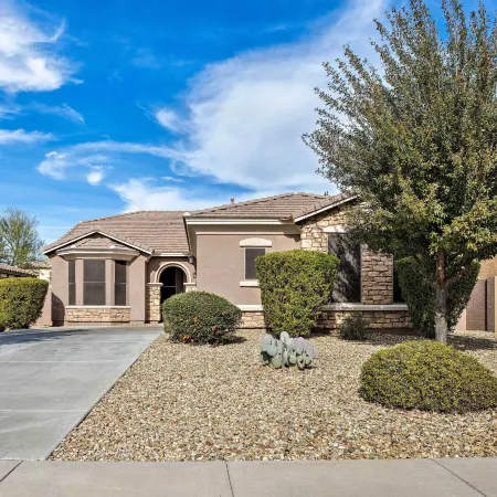 Family Home w/ Pool, BBQ & Fire Pit in Goodyear