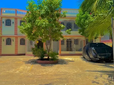 2miles from the airport Отели в г. 