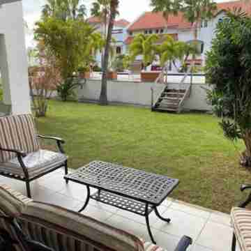 Walking distance to everything on Simpson bay area Restaurants, Beach, Nite Life Hotel Exterior