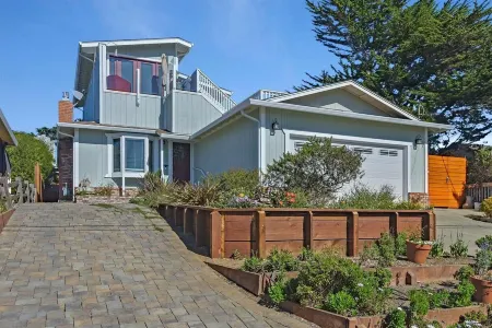 Coastal Charm: Ocean Views, Hot Tub, Fire Pit Near Tide Pools, Surfing, & SFO Отели в г. Мосс Бич
