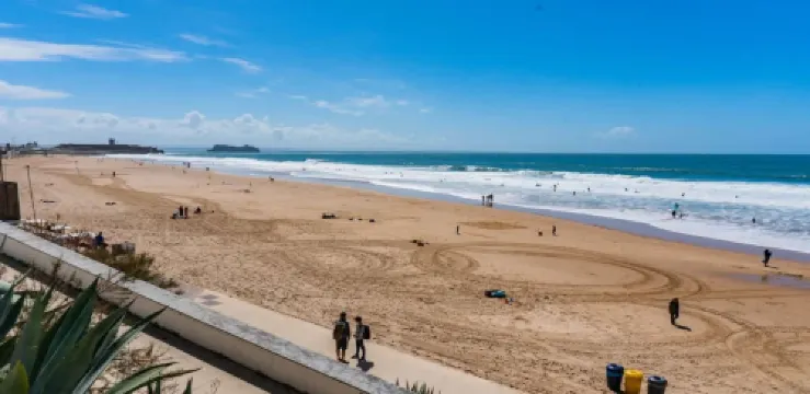 Bright Flat by Carcavelos Beach With Fast Wi-fi