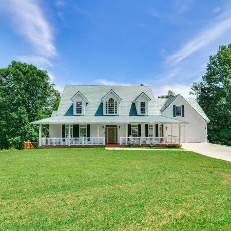 Lake Cumberland Retreat w/ Deck & Views!