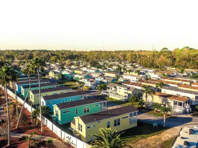 Tropical Palms Resort Hotel in zona Give Kids The World Village