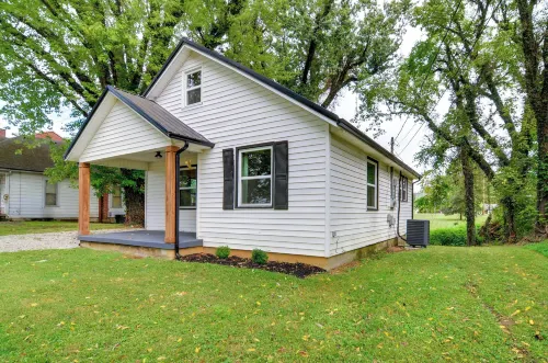 Burnside Vacation Rental, Walk to Lake Cumberland! - Parkplatz